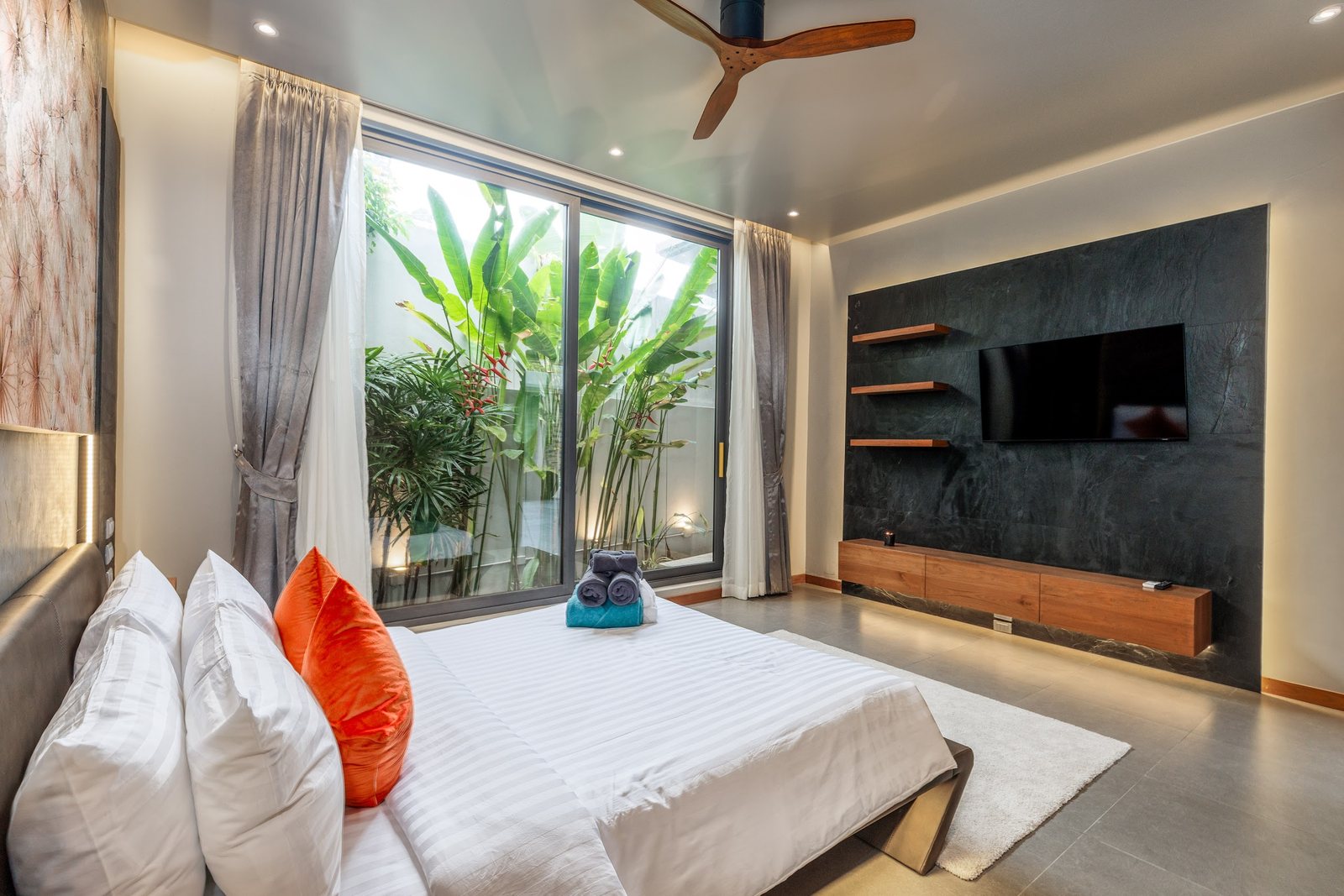 The Palm Villa — วิลล่าพร้อมสระว่ายน้ำในเชิงทะเล 3 ห้องนอน